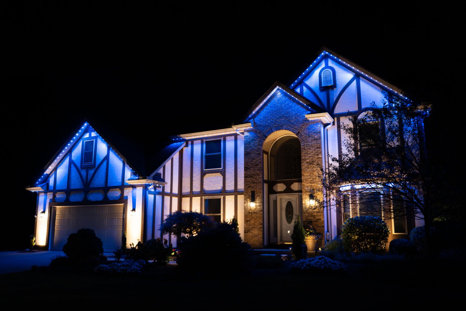 permanent roofline lighting in Midlothian, Virginia