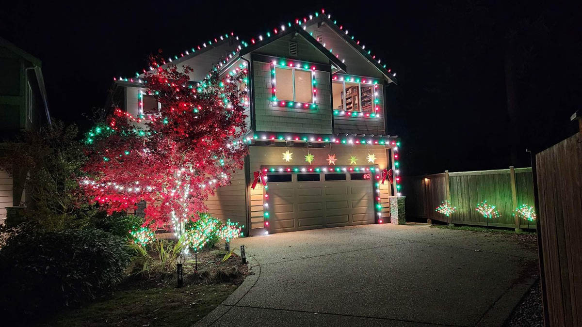 baltimore christmas lighting on house