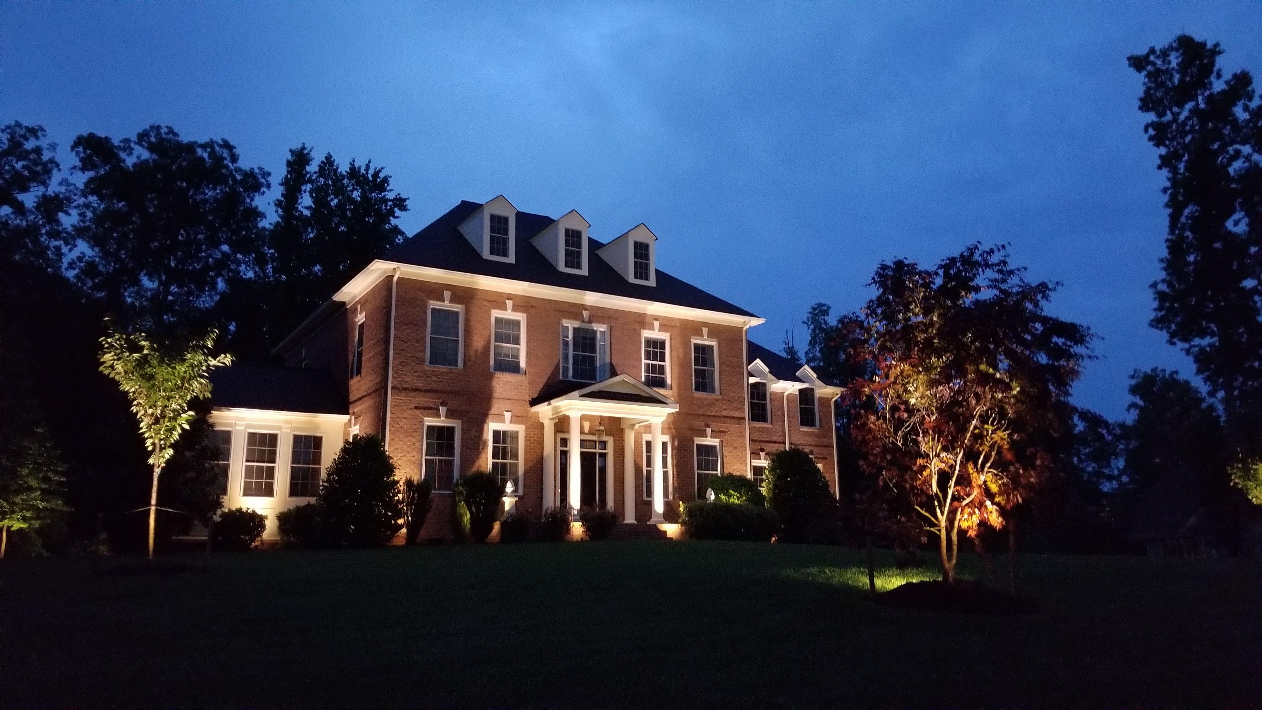 colonial-brick-house-exterior-lighting
