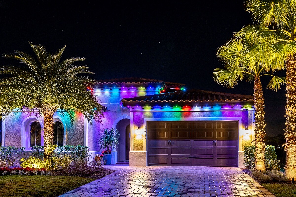 permanent roofline lighting on home