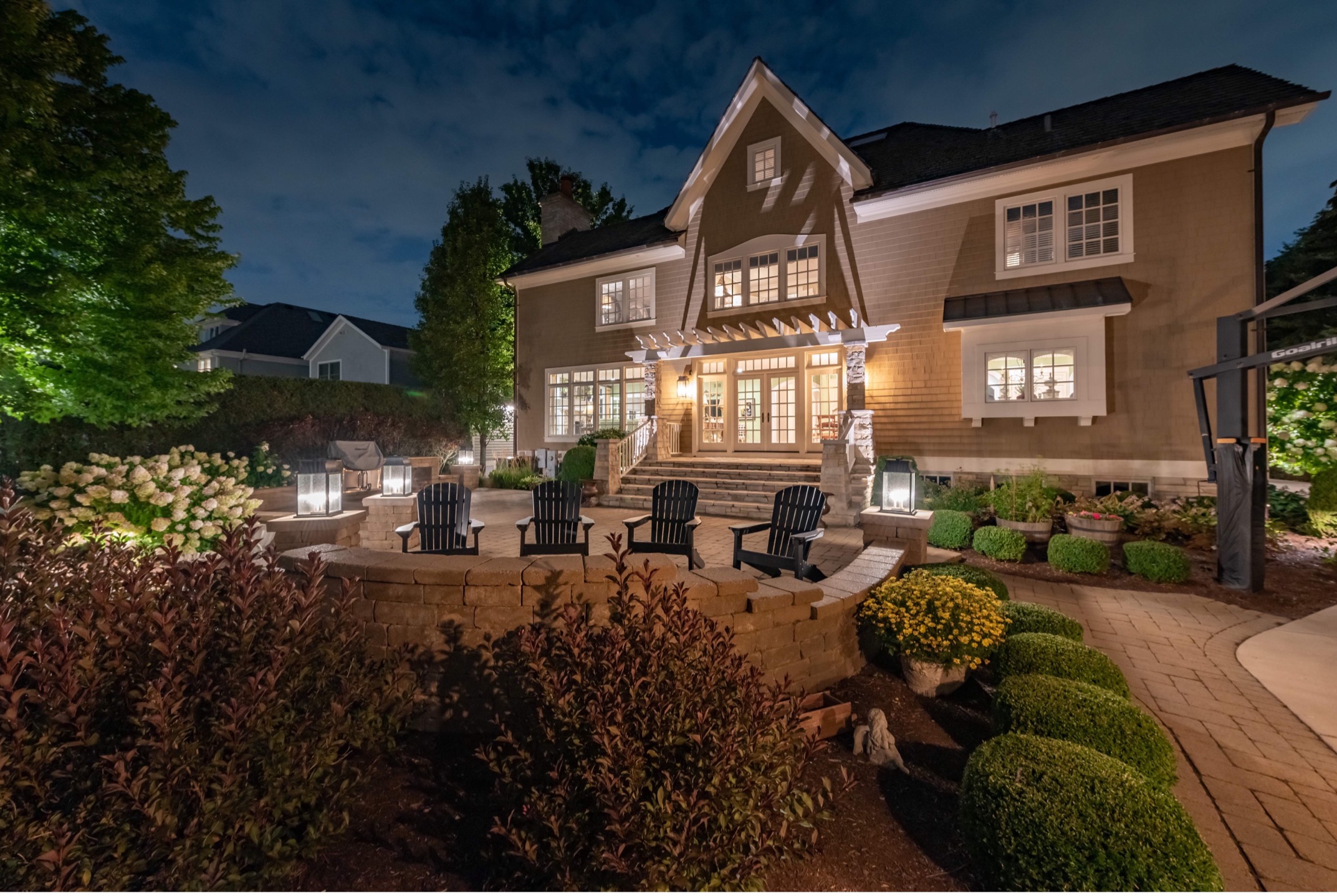 Illuminating Beauty Unravel the Magic of Professional Outdoor Lighting