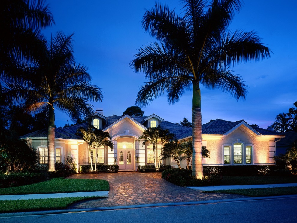 Daytona home with outdoor landscape lighting