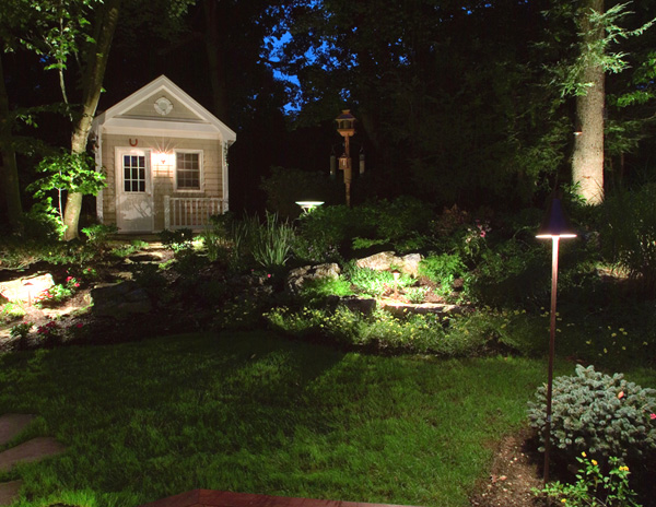 garden lighting at night 