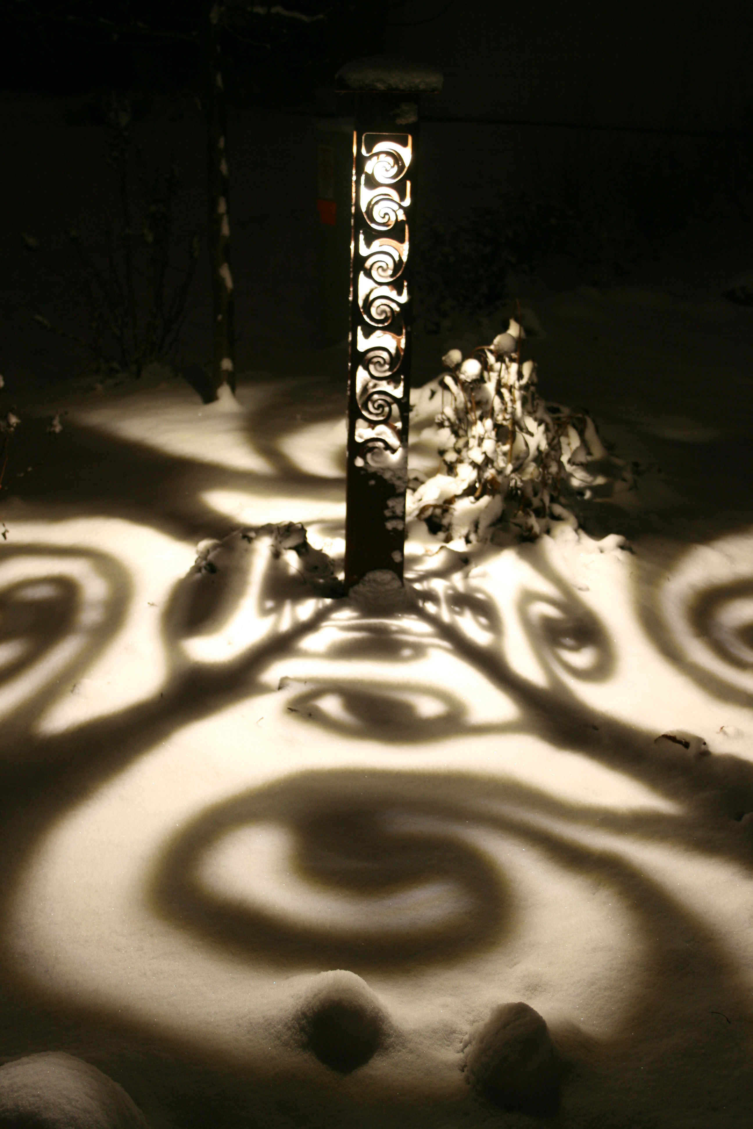 Swirling decorative lighting patterns