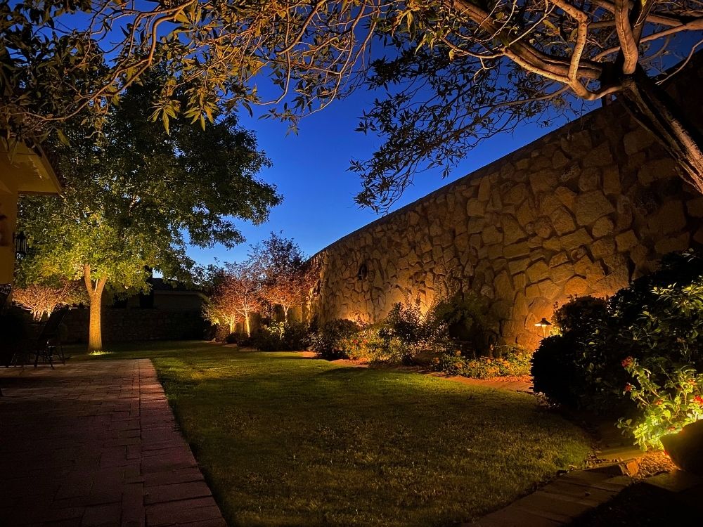 landscape lighting, architectural lighting, permanent roofline lighting