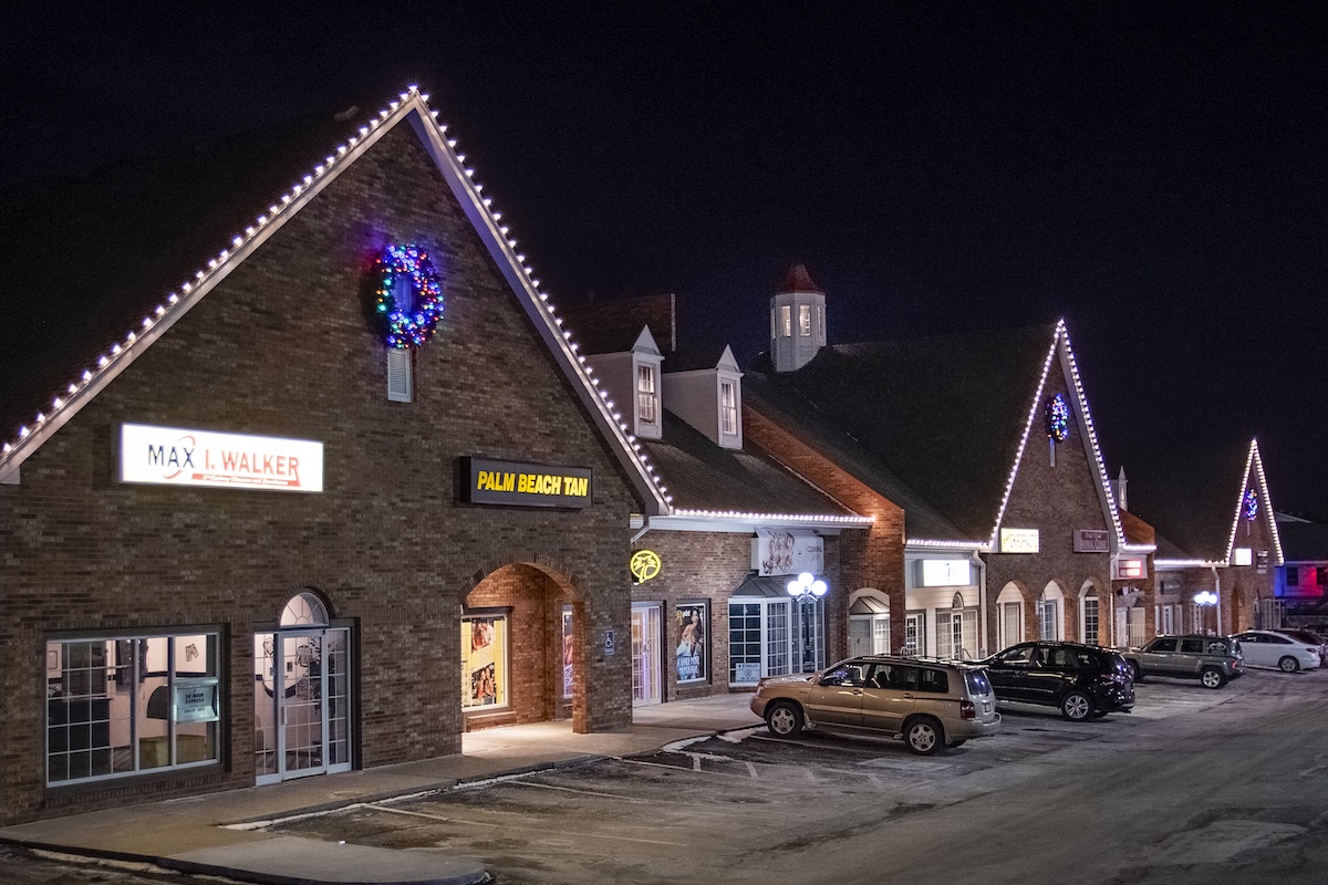 commercial holiday lighting