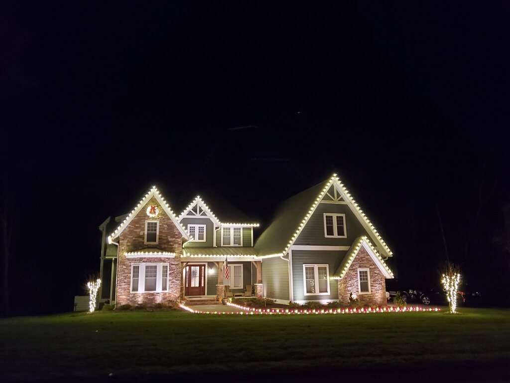 Exterior Holiday House Lighting