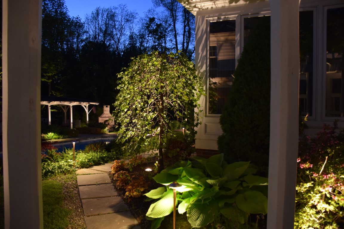 backyard patio lighting 