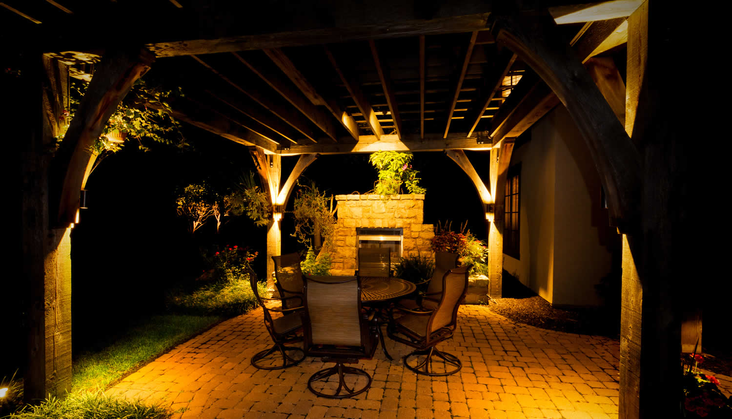 warm colored outdoor lighting attracts fewer bugs