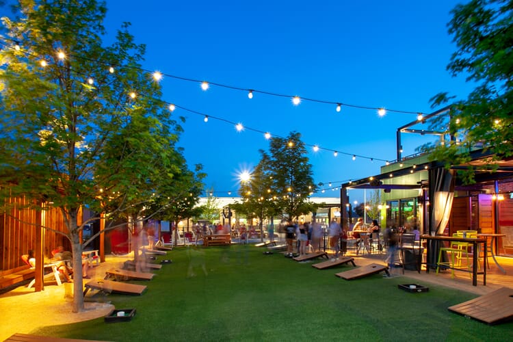 Minneapolis outdoor restaurant lighting