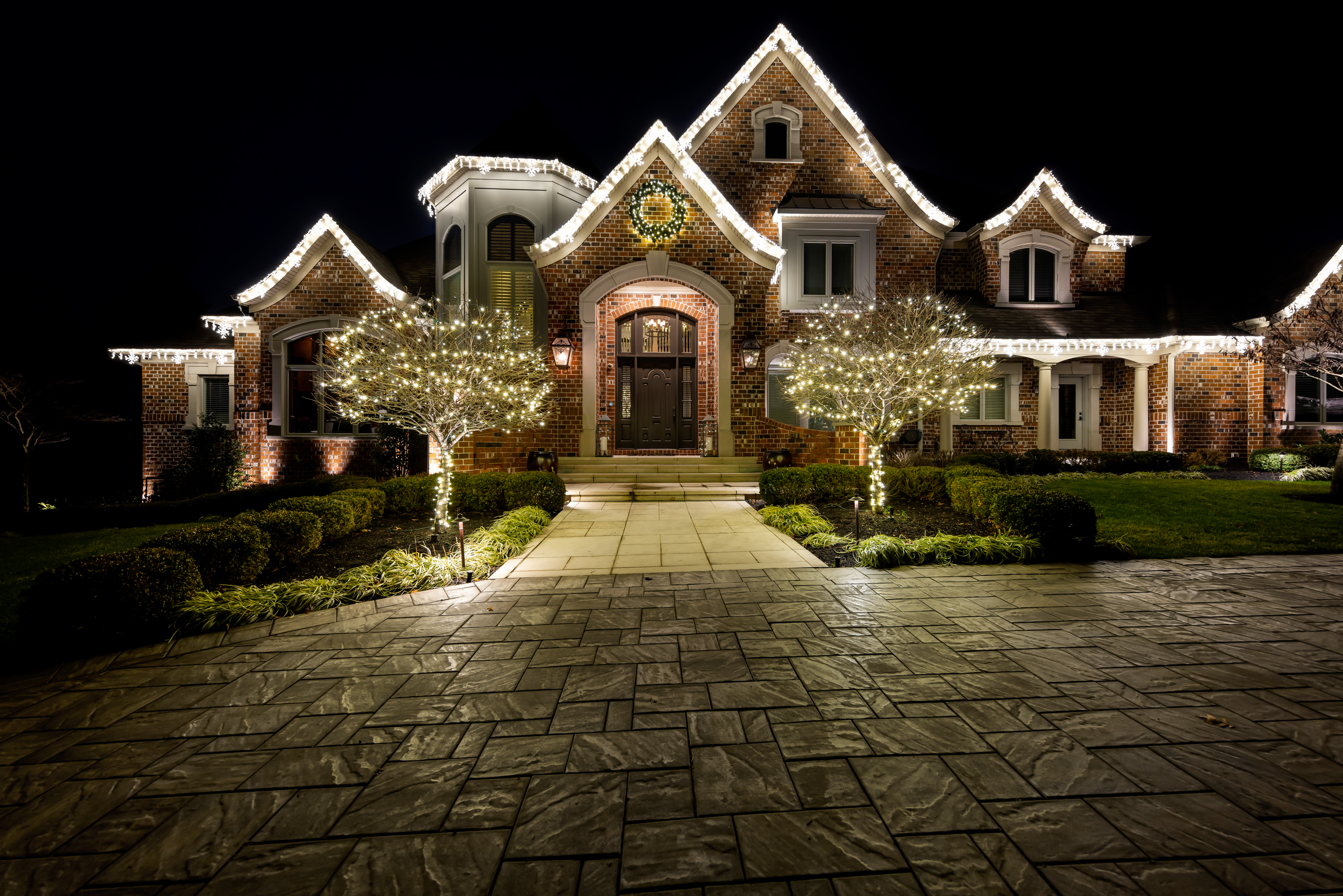 Professional holiday lighting company