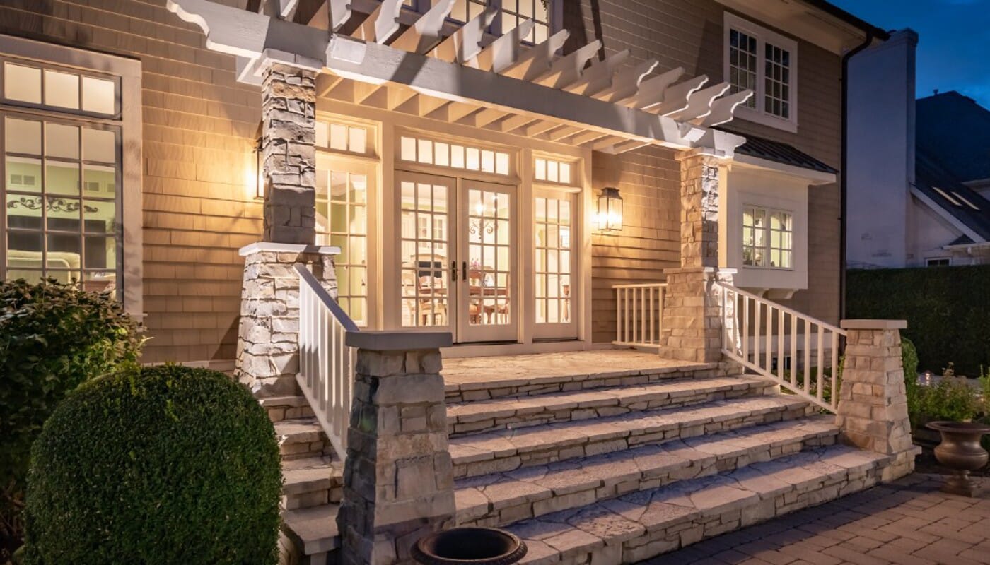 steps up home with outdoor lighting 