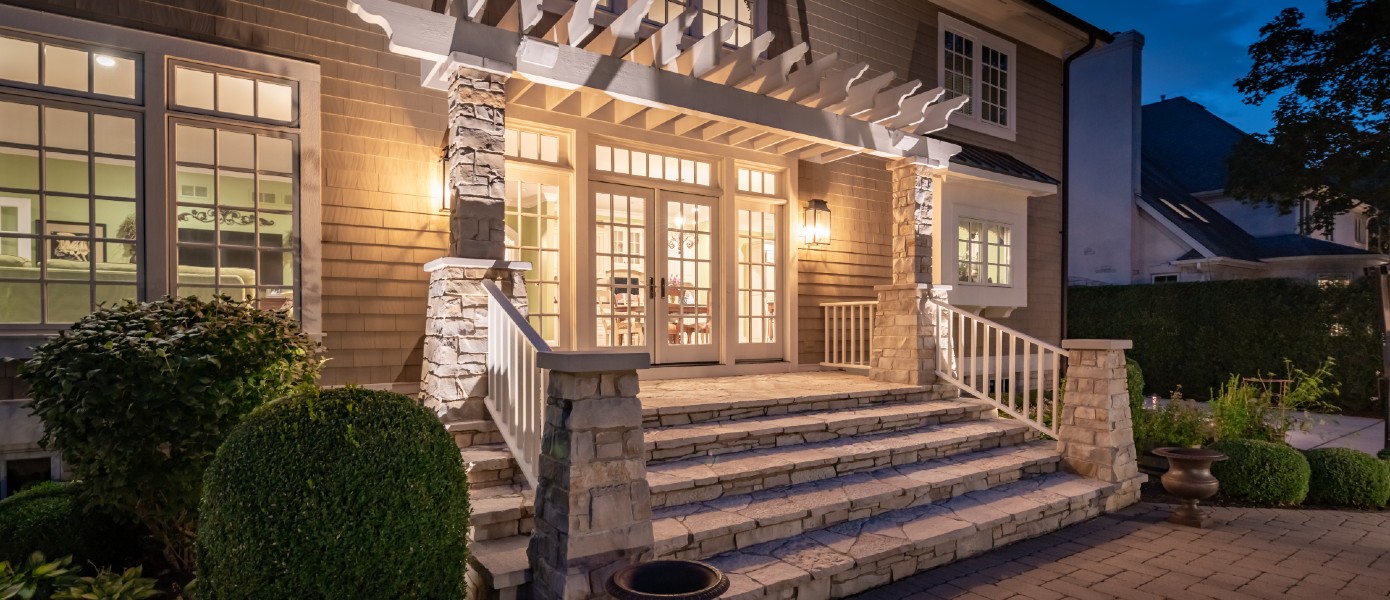 font porch with uplighting