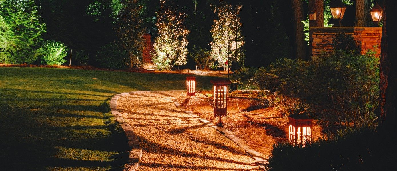 curved pathway around home with pathway lighting