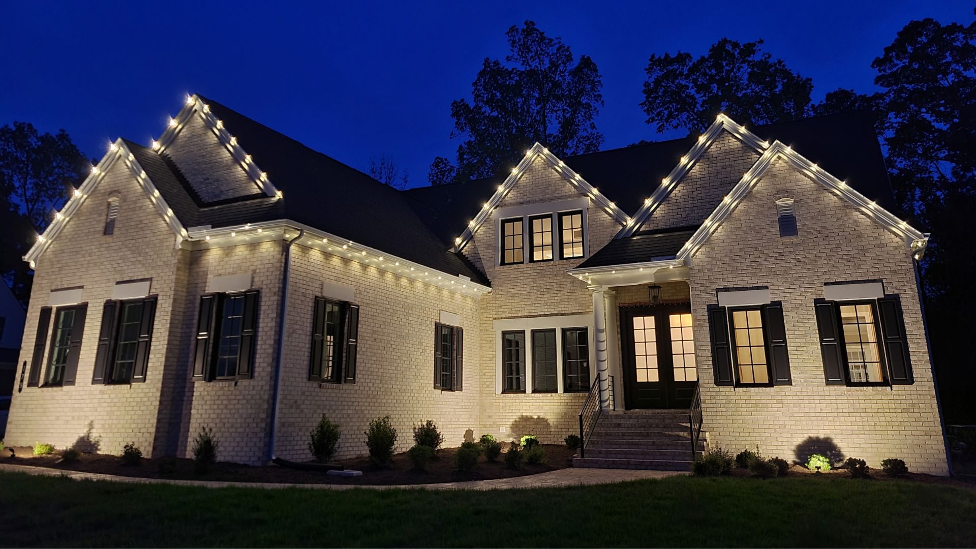 Lake Norman holiday lighting installers