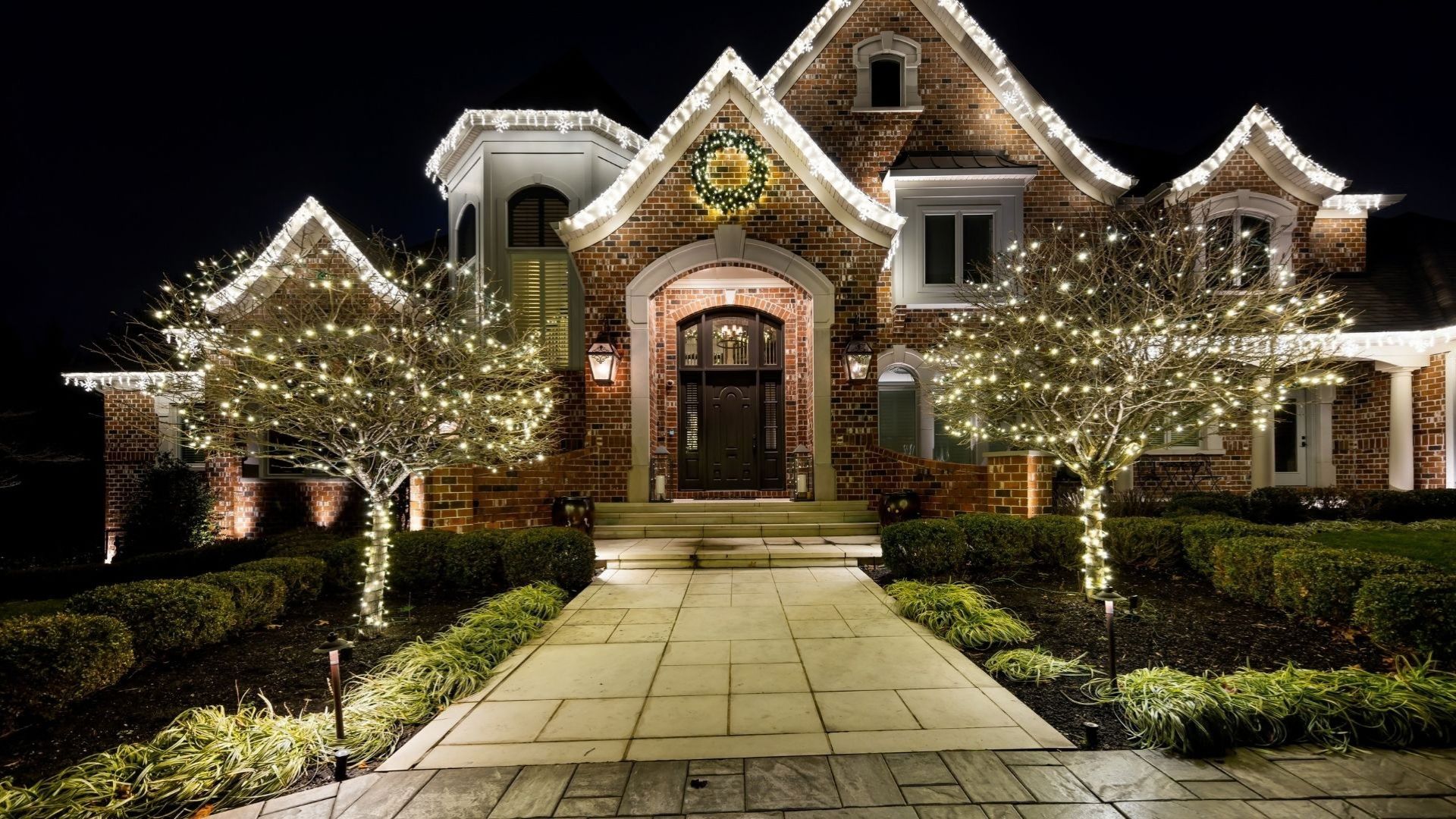 Lake Norman holiday outdoor lighting design